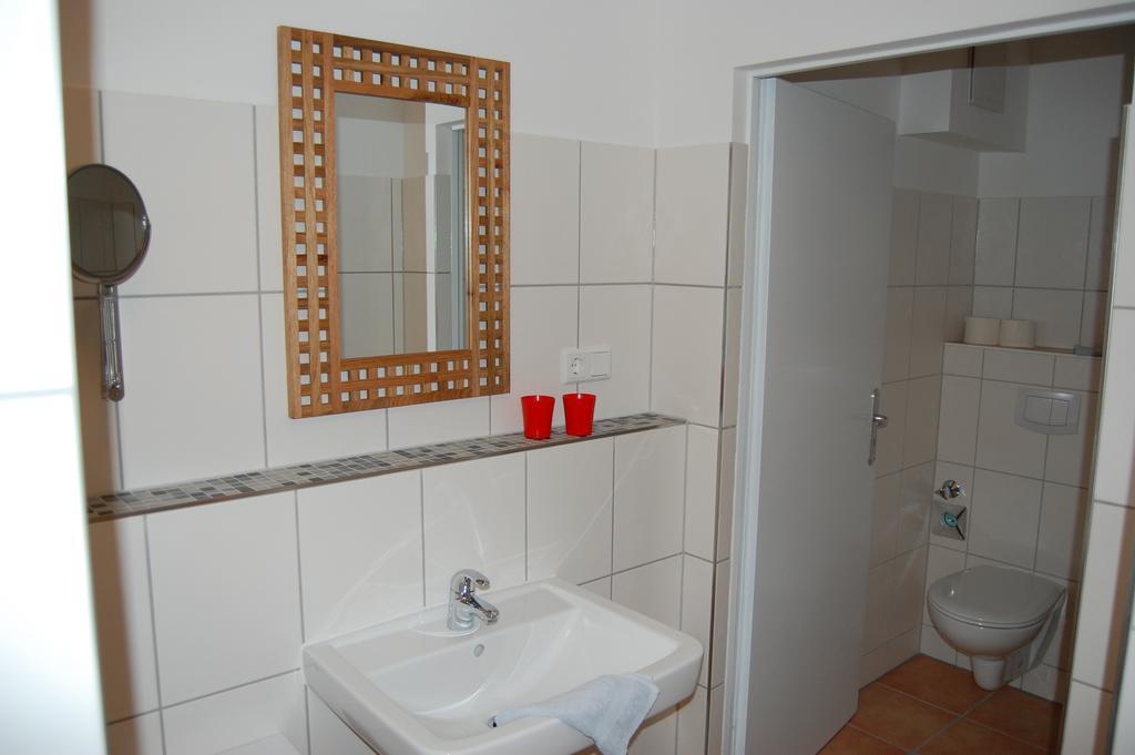 Zum Goldenen Anker Aparthotel Щралзунд Стая снимка